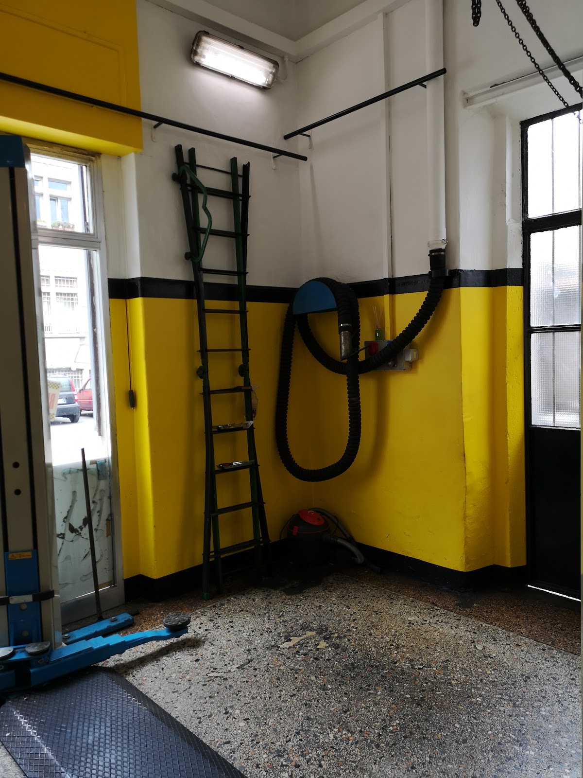 Postazione di lavoro officina meccanica