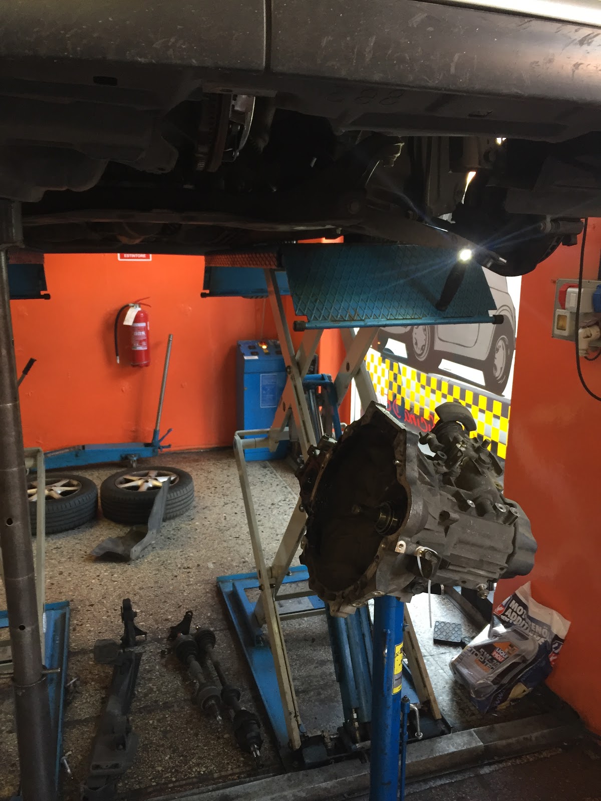 Lavoro meccanico in corso